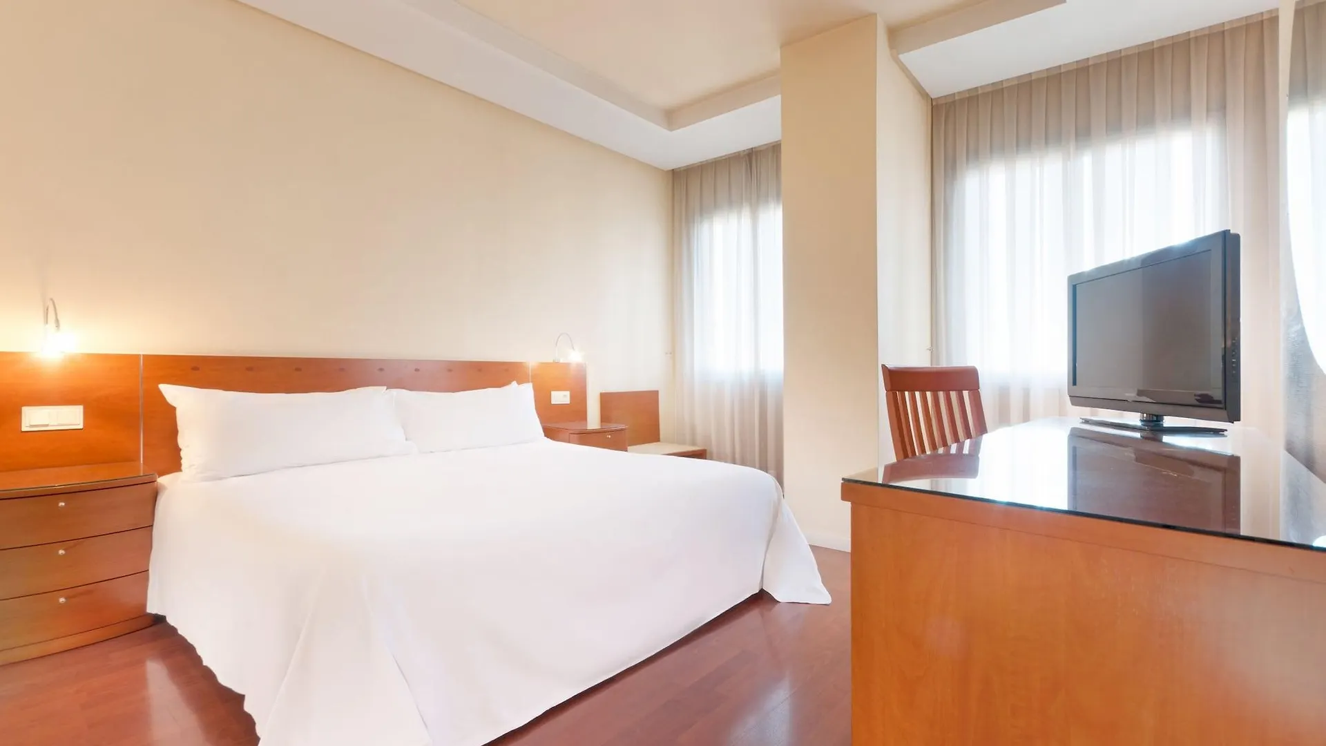 Hotel Madrid Chamartin, Affiliated By Melia