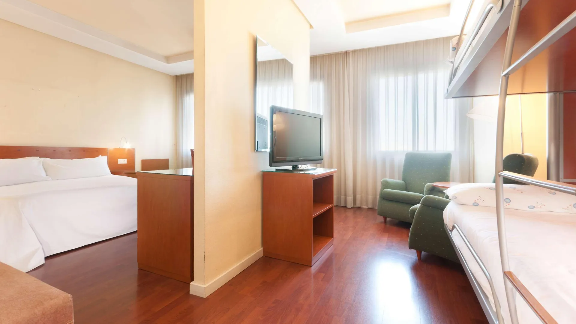 Hotel Madrid Chamartin, Affiliated By Melia